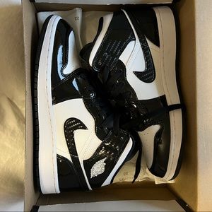Air Jordan 1 Mids size 8 women or 6.5 kids